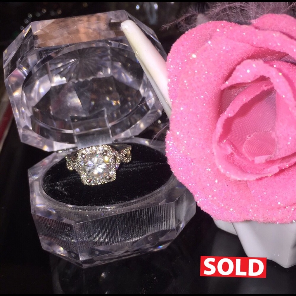 Sold on Ⓜ️ 2 ct colorless moissanite ring